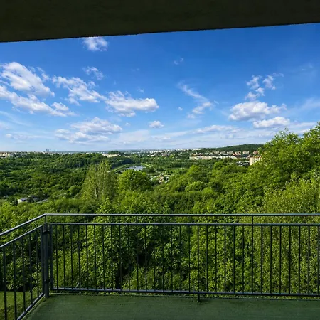 Cozy With A Beautiful View - Close To Center דירה